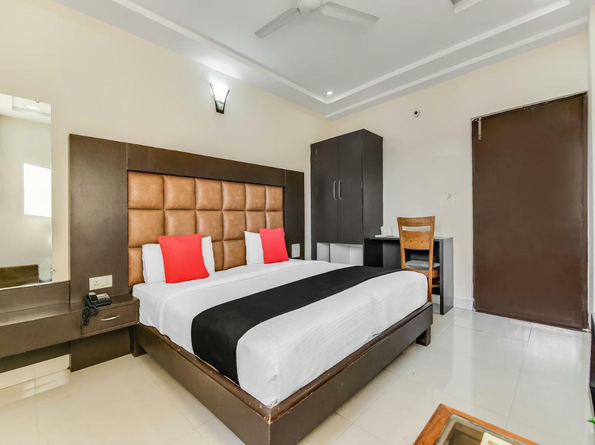 Capital O 32619 Hotel Sugar Palm Gwalior Exterior foto