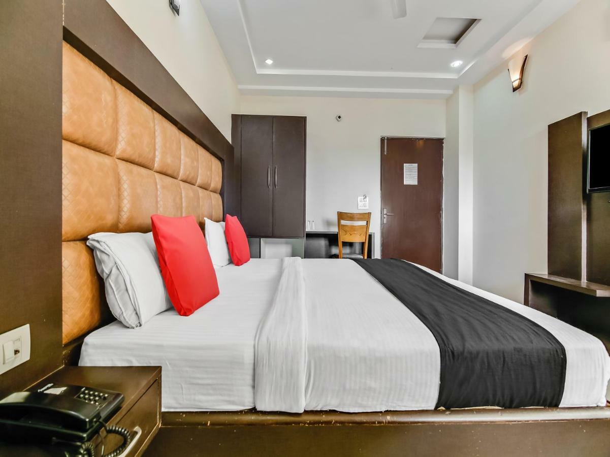 Capital O 32619 Hotel Sugar Palm Gwalior Exterior foto